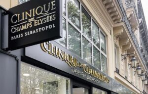 Clinique des Champs Élysées logo. greffe de cheveux en France