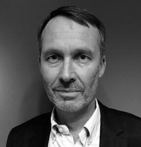 Le Dr. Jean-Michel T. meilleurs chirurgiens pour la blépharoplastie en France
