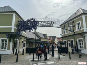 La Vallée Village, Serris