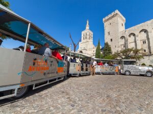 Le Petit Train de Avignon. meilleurs bus touristiques de France