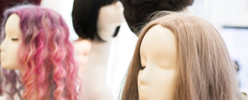 Tête de mannequin en perruque. meilleurs magasins de perruques en France