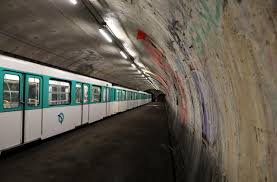 Le métro parisien comporte des passages secrets
