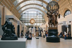 L'accès aux musées nationaux le premier dimanche du mois. services gratuits en France