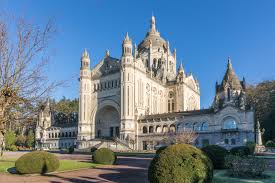 Basilique Sainte-Thérèse de Lisieux (Lisieux)